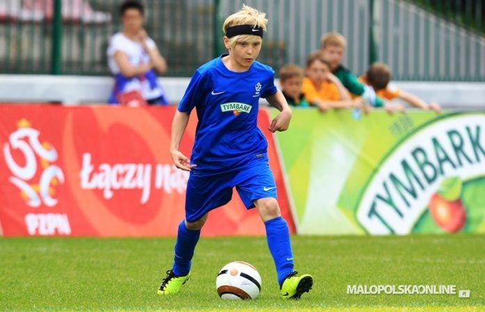 Młodzi piłkarze z Małopolski powalczą o awans do Wielkiego Finału Turnieju „Z Podwórka na Stadion o Puchar Tymbarku”