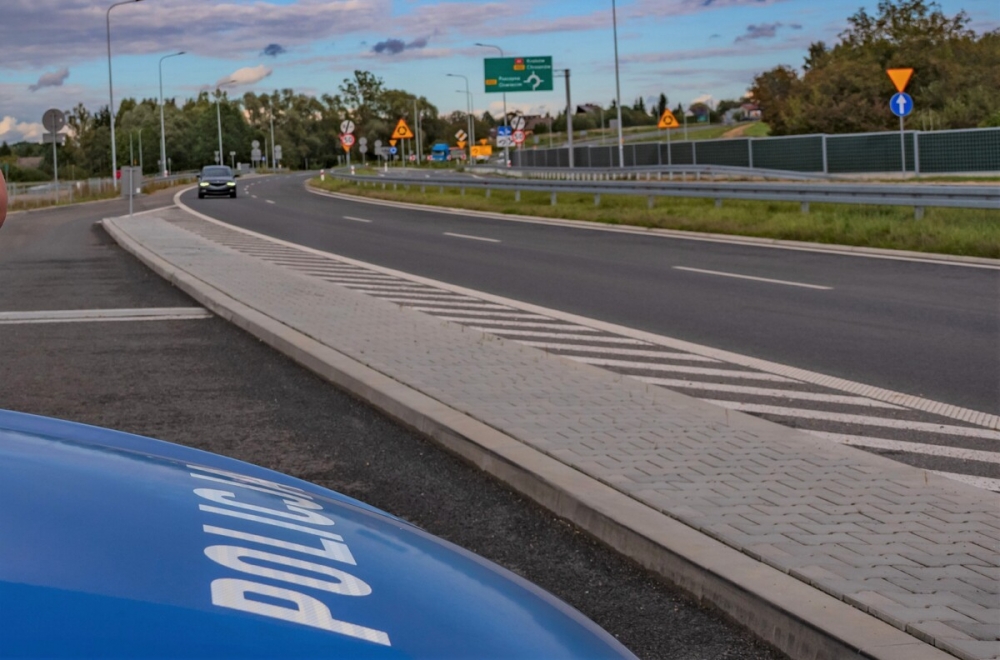 Nietrzeźwa rowerzystka na drodze ekspresowej