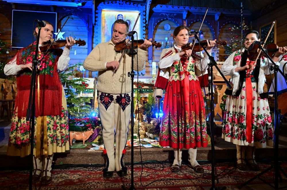 Rodzinne kolędowanie pod Tatrami. Muzyka Lassaków „Heliosów” zabrzmiała podczas festiwalu (zdjęcia)