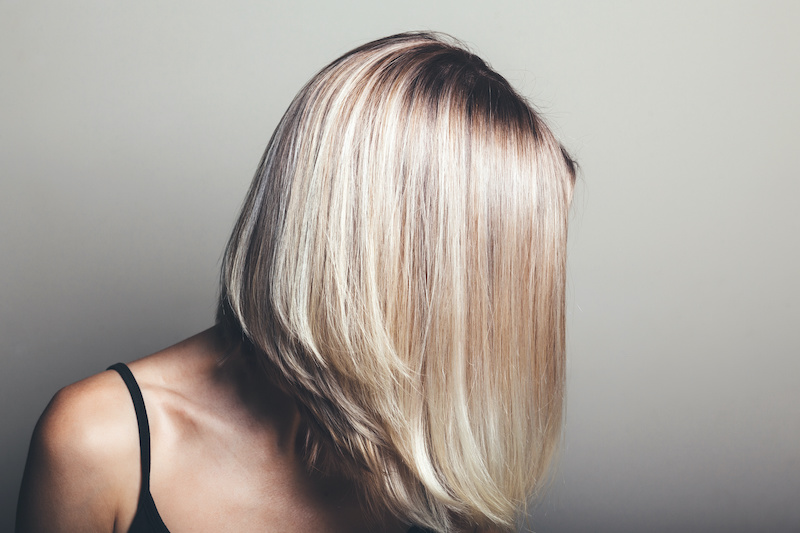 Piękne włosy w zasięgu ręki, czyli jak dbać o rozjaśniane krótkie włosy blond? <em>(art. sponsorowany)</em>