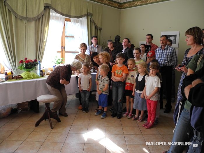 Wernisaż pracy dyplomowej „Udręka w drzewie lipowym” na fotografii Łukasza Sowińskiego(zdjęcia)