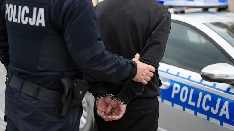 Poszukiwany 22-latek zatrzymany. Policja szuka broni palnej