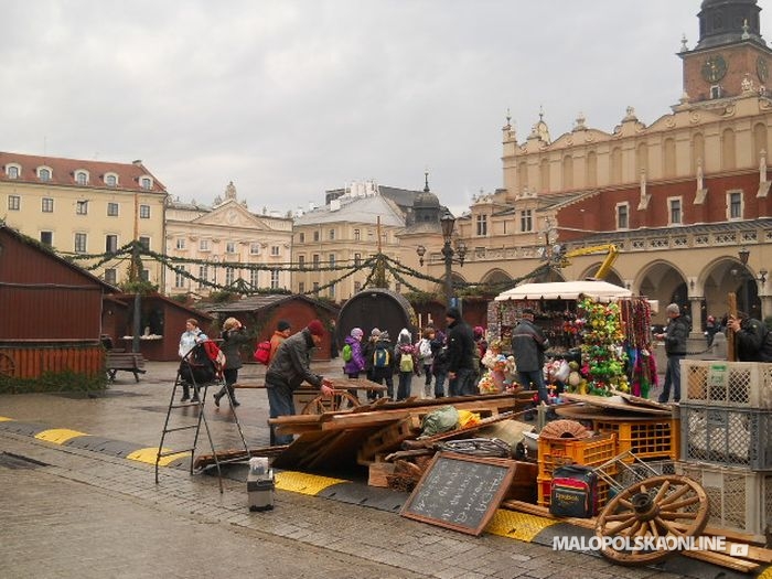 KRAKÓW. Ruszyły przygotowania do Targów Bożonarodzeniowych(zdjęcia)