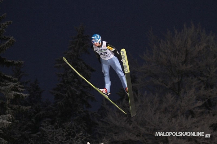 Kamil Stoch wygrywa zawody PŚ w skokach narciarskich w Klingenthal.