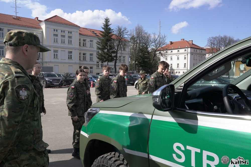 Od historii po nowoczesny sprzęt. Uczniowie odwiedzili Straż Graniczną