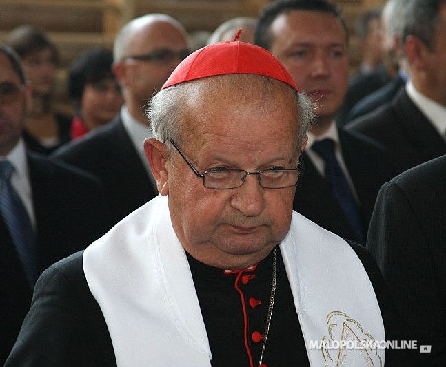 Kardynał Dziwisz: "Krakowska kuria nie jest upolityczniona"