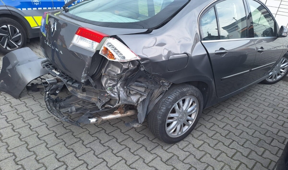 Nietrzeźwy kierowca uciekł z miejsca kolizji. Ukrył się w piwnicy bloku