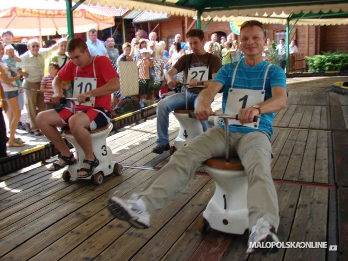 Michał Michalczyk z Daleszyc - Mistrzem Polski 2012 w jeździe na mobilnych muszlach klozetowych (zdjęcia)
