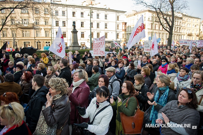 Pikieta nauczycieli i rodziców. Chcą odwołania wiceprezydent Krakowa (zdjęcia)