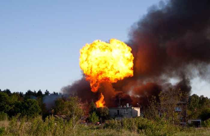 Chrzanów: płonęła fabryka aerozoli. Cztery osoby w szpitalu, 192 - ewakuowane (zdjęcia)