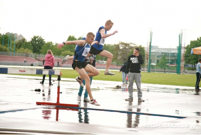 Mistrzostwa Województwa Małopolskiego Juniorów Młodszych i Juniorów w Lekkoatletyce Cztery medale lekkoatletów UKS „Gimpel” Nowy Targ!