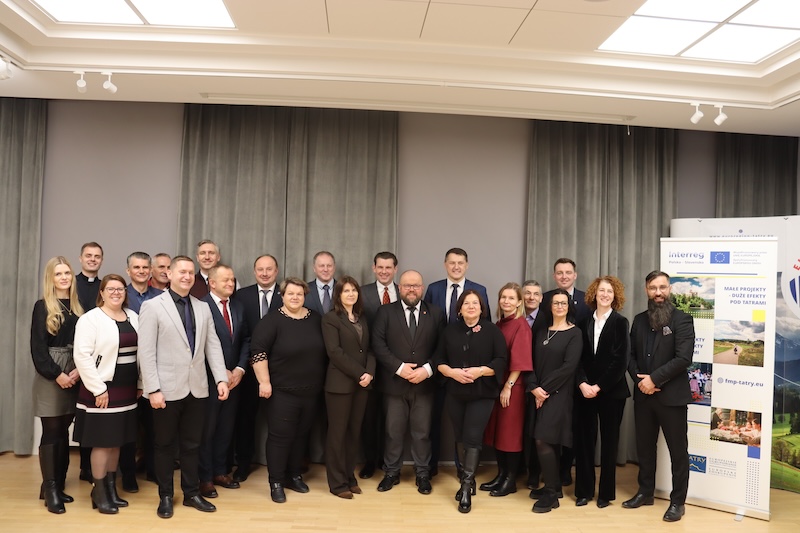 Umowy na małe projekty podpisane