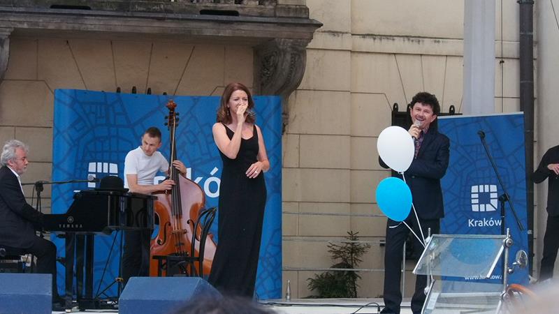 Koncert Beaty Rybotyckiej i Jacka Wójcickiego przd Urzędem Miasta Krakowa (zdjęcia)