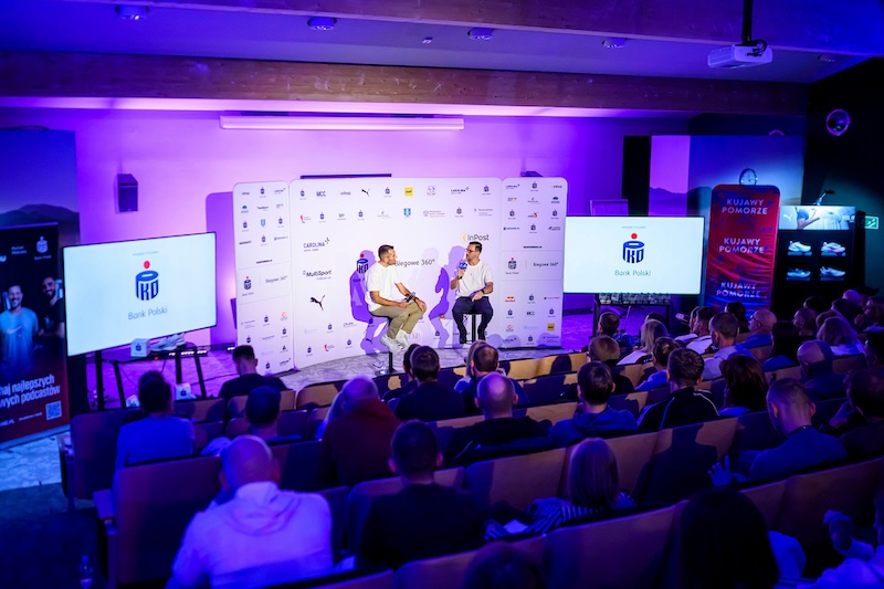 for. Radosław Jóźwiak