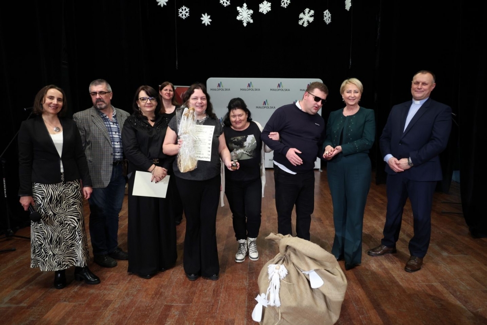 XI Festiwal Kolęd i Pastorałek Środowiskowych Domów Samopomocy w Miechowie (zdjęcia)