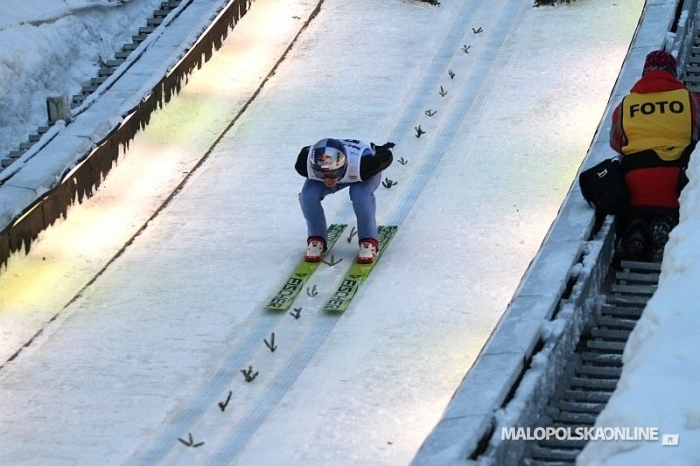 PŚ w skokach narciarskich. Wygrana Schlierenzauera, Stoch siódmy