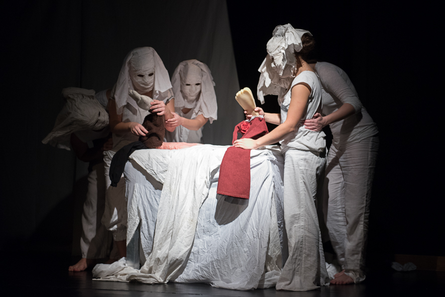 Wadowicki Teatr Próg w spektaklu „Uśpieni” (zdjęcia)