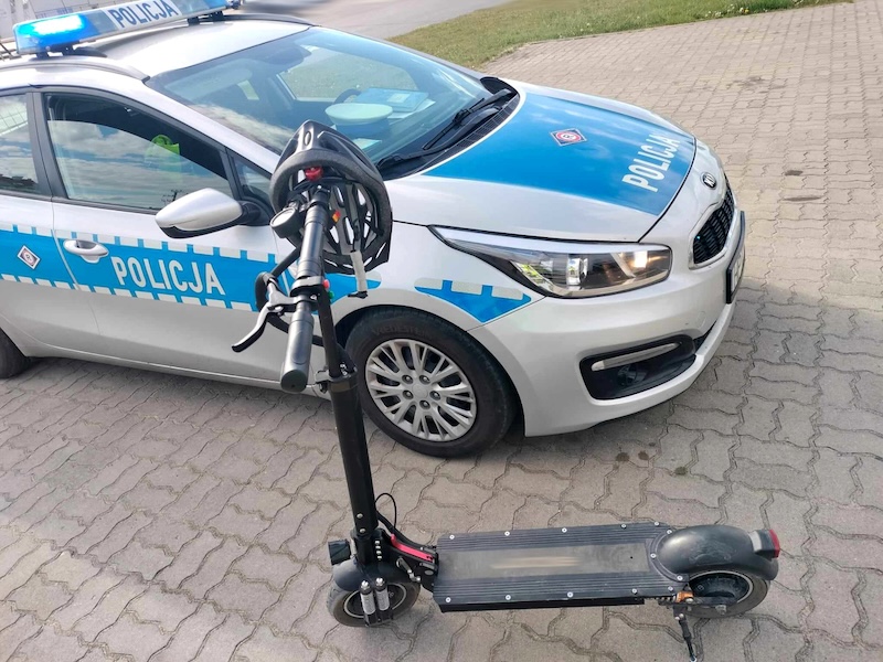Hulajnogi elektryczne wróciły na ulicę. Policja apeluje do rodziców