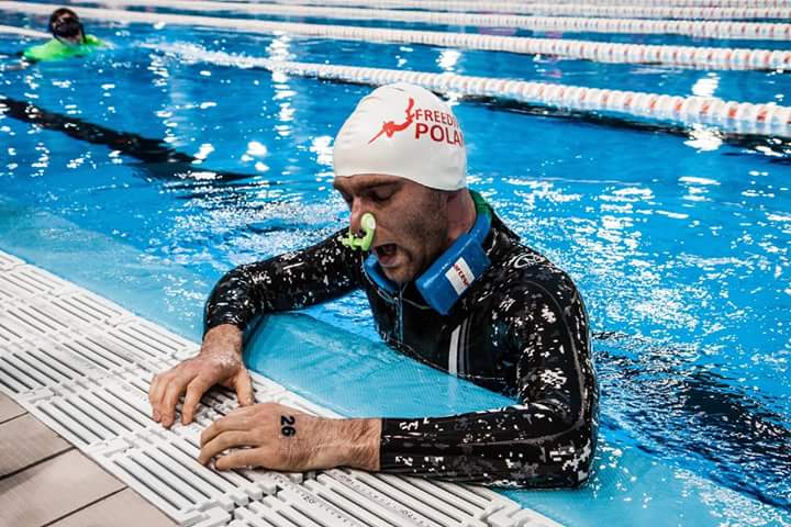 Ponad ćwierć kilometra pod wodą na jednym oddechu - Krzysztof Dąbrowski IV na Mistrzostwach Świata w Belgradzie