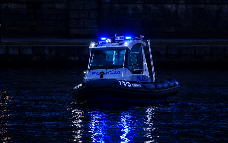 Mocna akcja ratunkowa na Wiśle. Policjant uratował turystkę z Wielkiej Brytanii