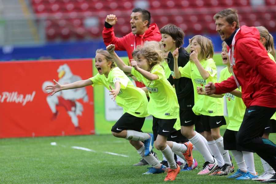Spotkanie z reprezentacją Polski i mecz Polska-Rumunia nagrodą dla zwycięzców Turnieju „Z Podwórka na Stadion o Puchar Tymbarku”