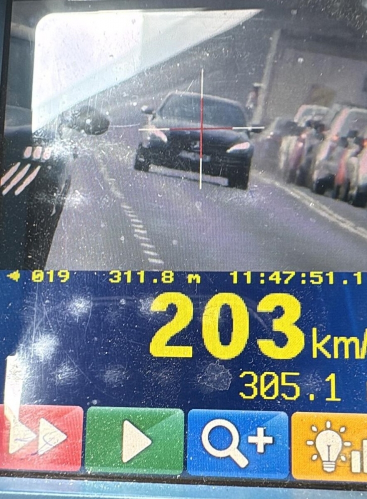Ponad 200 km/h w centrum miesta. 22-latek stracił prawo jazdy
