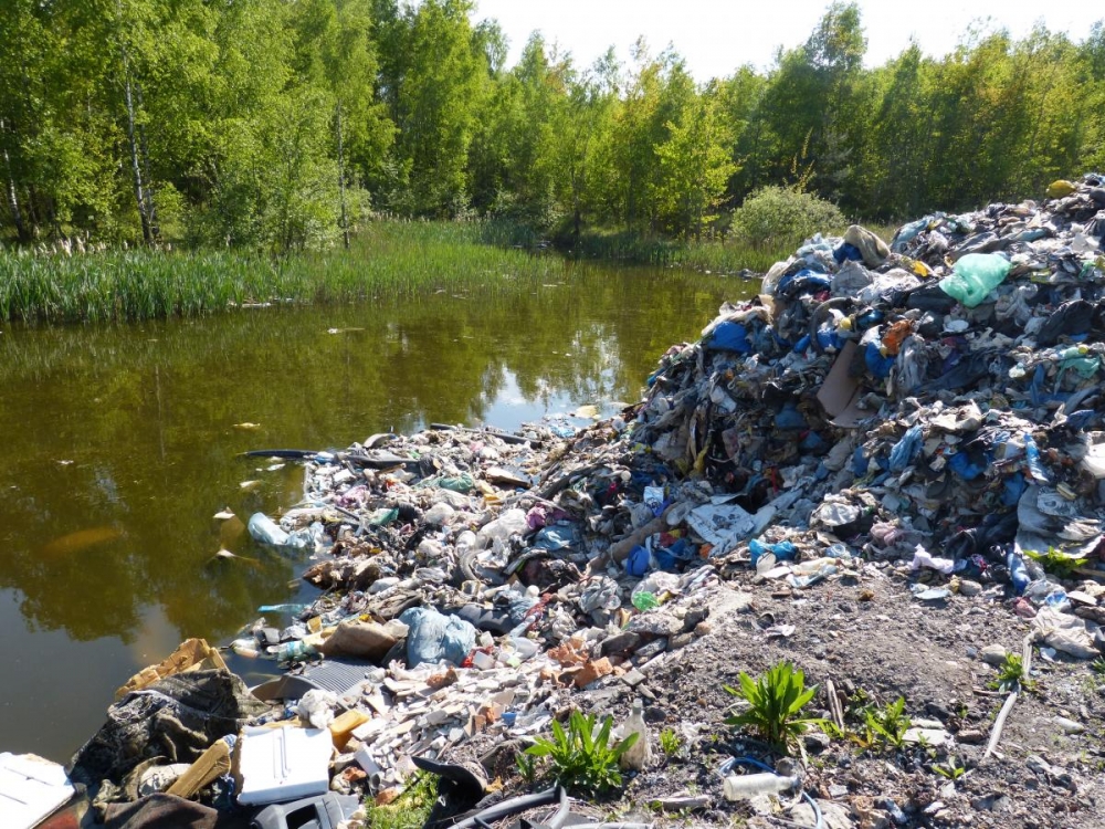 Dzikie wysypisko - 20 ton śmieci w Brzeszczach