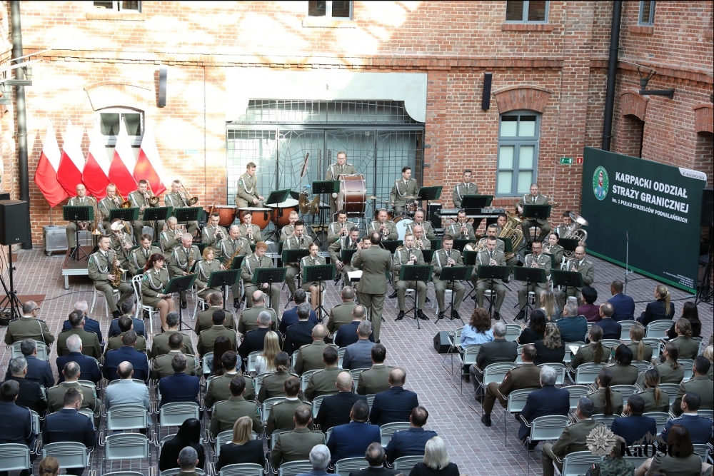 Karpacki Oddział Straży Granicznej uczcił 107. rocznicę odzyskania niepodległości