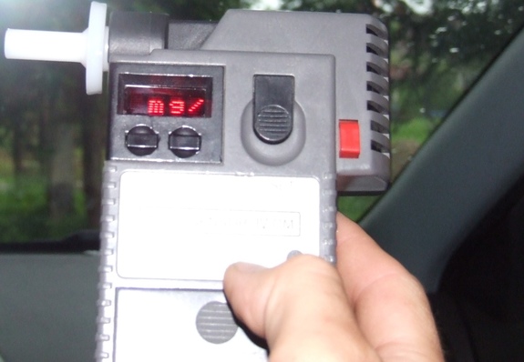 17-latek rozpijał 13-letnią koleżankę