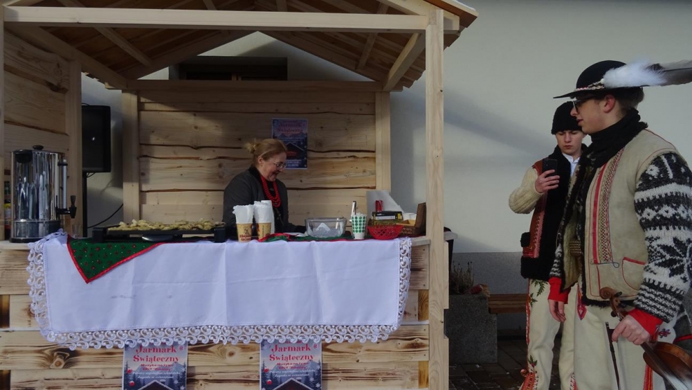 Świąteczny jarmark z żywymi kozami (zdjęcia)