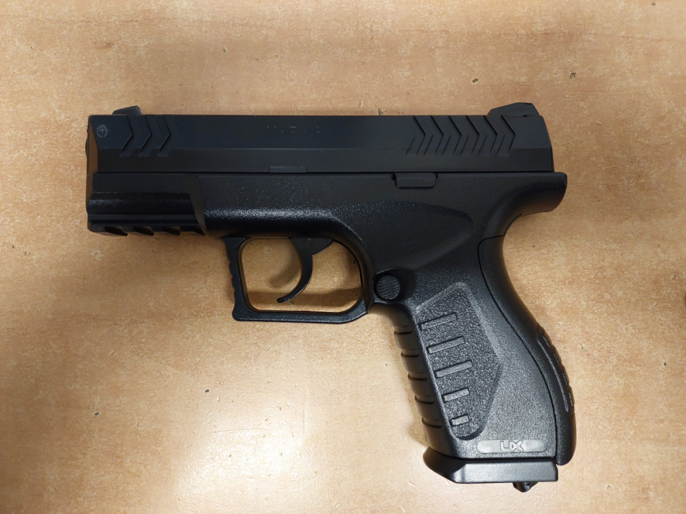 Strzelał z wiatrówki w kierunku okien sąsiadów. Zatrzymany 42-latek