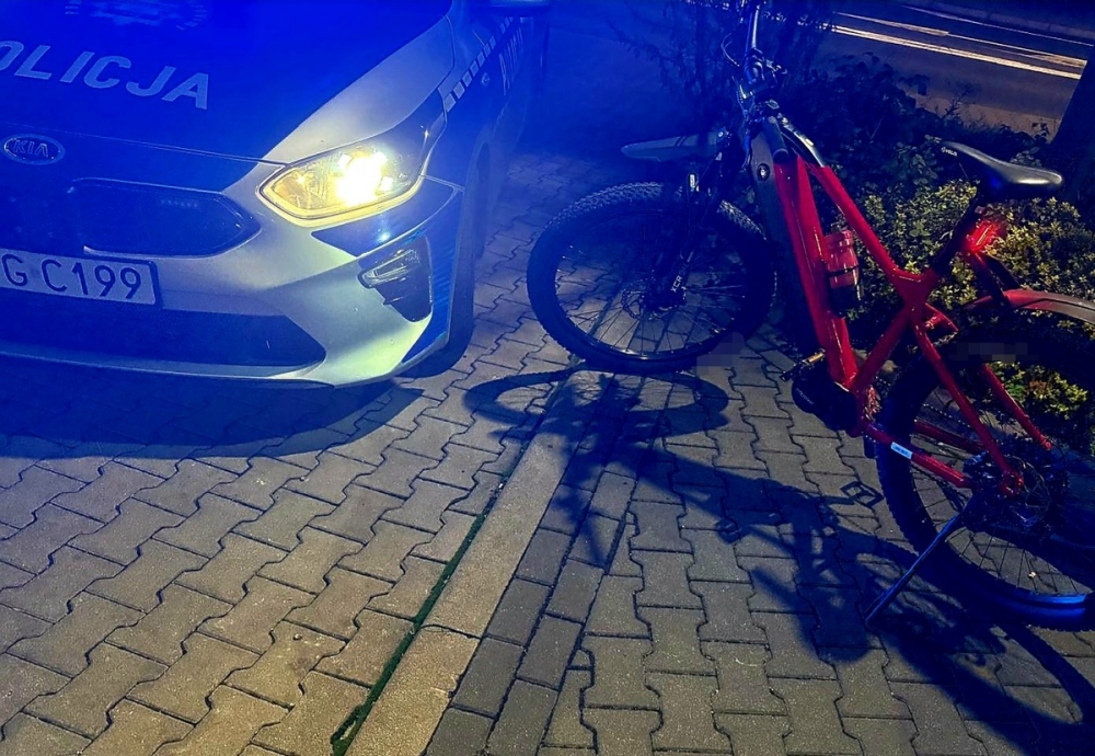 Pijany rowerzysta jechał chodnikiem