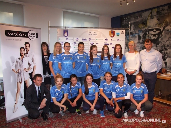 Unihokeistki MMKS wdzięczne firmie Wojas za wsparcie