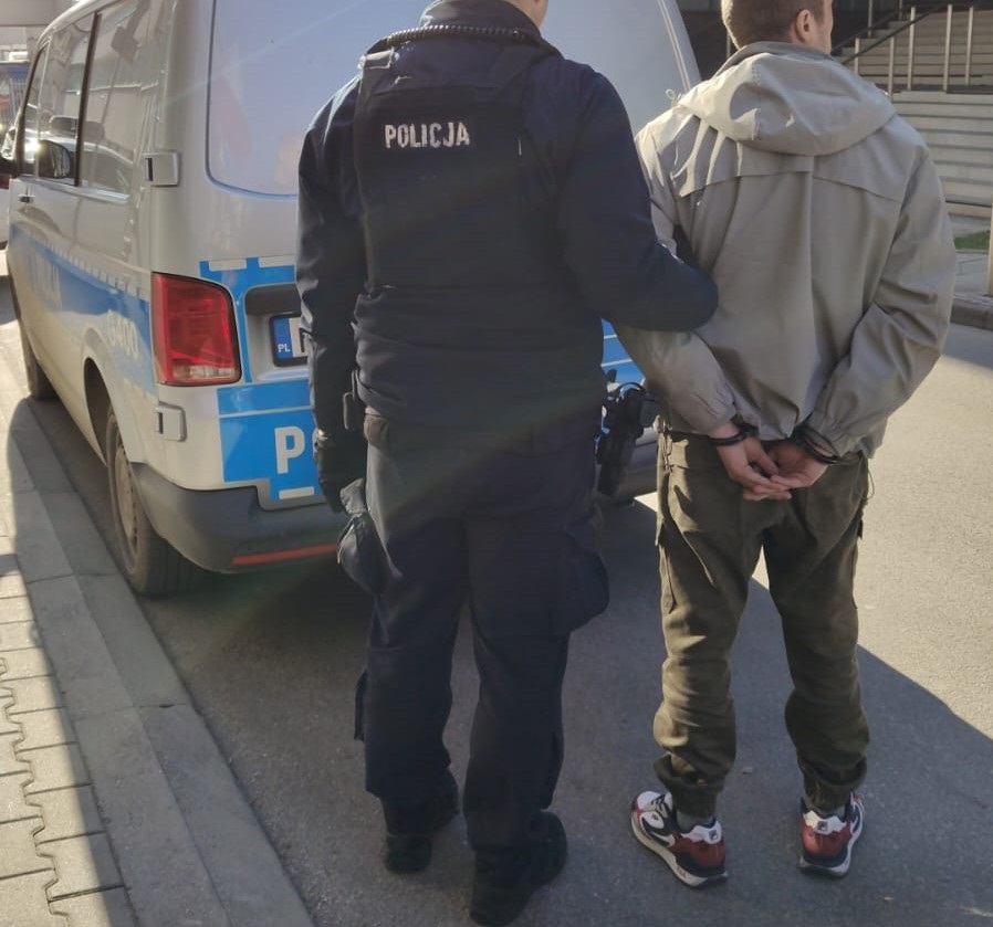 Poszukiwany Ukrainiec wpadł przez niezapięte pasy
