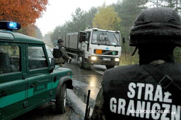 Kierowcy samochodów ciężarowych jeżdżą zbyt długo bez obowiązkowego odpoczynku