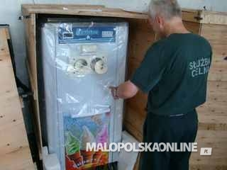 Małopolscy celnicy zatrzymali chińskie maszyny do produkcji lodów