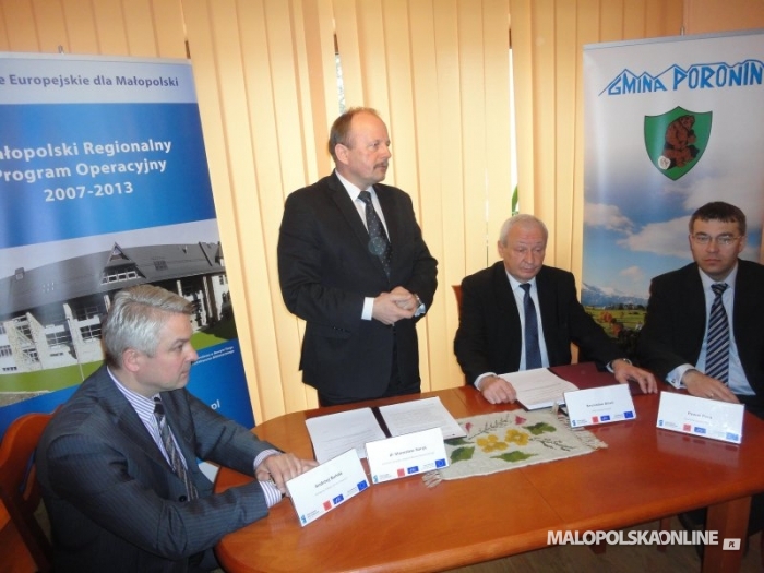 Unia Europejska dołożyła 3 miliony złotych do budowy Gimnazjum w Zębie