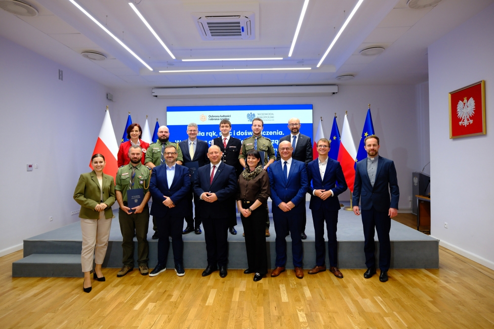 NGO-sy oficjalnie w systemie. Wojewoda podpisał porozumienia z organizacjami pozarządowymi