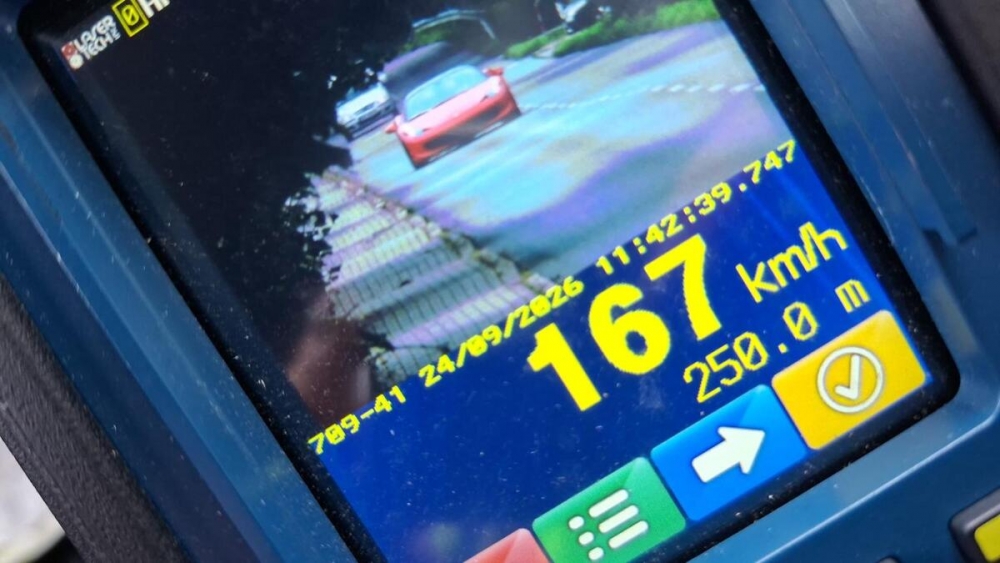 Pędził Ferrari 167 km/h przez teren zabudowany