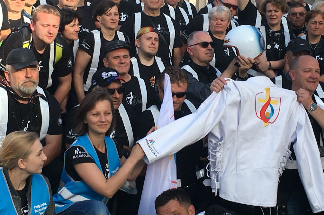 Papież otrzyma kurtkę z logo ŚDM i Małopolski