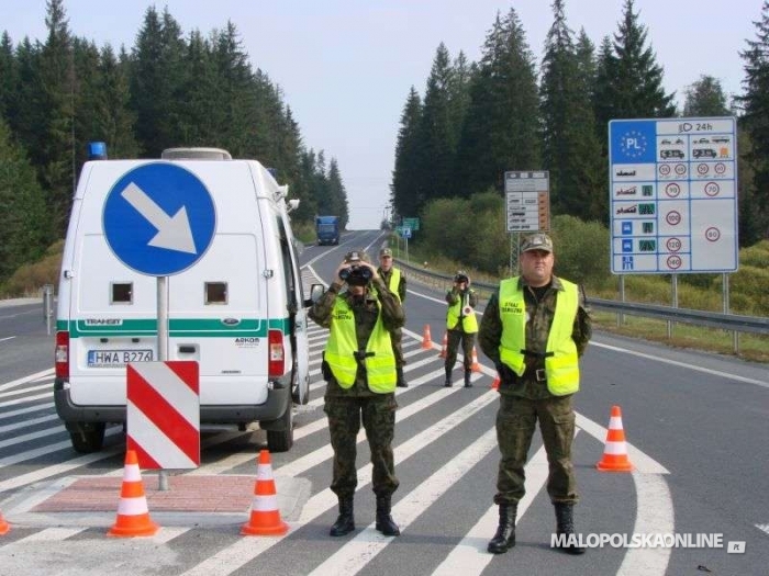 Straż Graniczna przygotowuje się do EURO 2012. Ćwiczebne zawracanie pseudokibiców (zdjęcia)