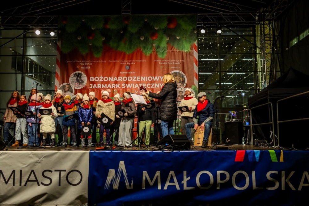 300 świątecznych choinek trafiło do mieszkańców