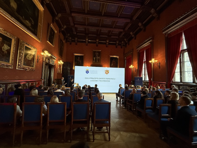 Najlepsze szkoły średnie w Małopolsce nagrodzone. Uroczysta gala w Collegium Novum