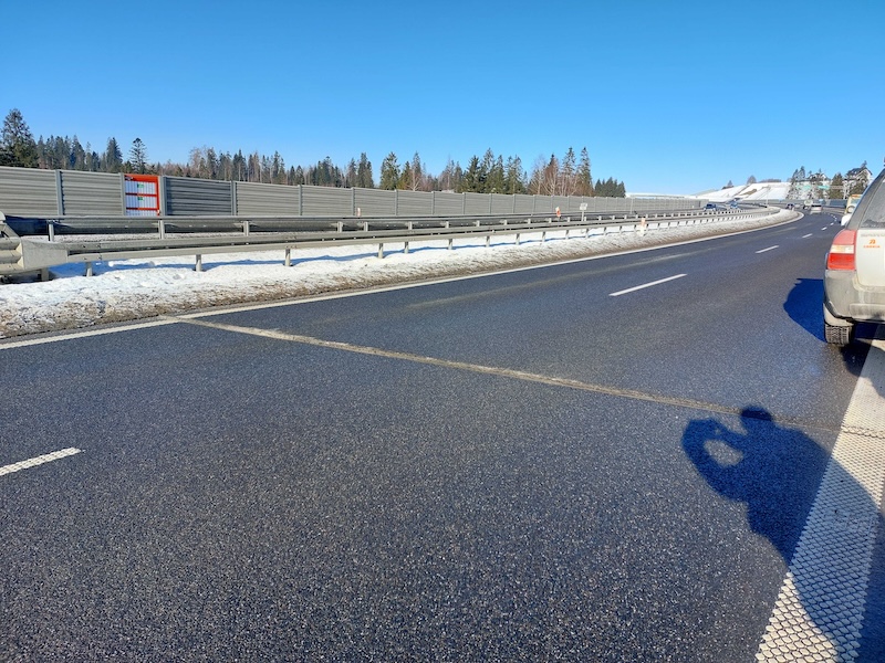 Awaryjna naprawa pęknięć na zakopiance w Rdzawce. Utrudnienia dla kierowców