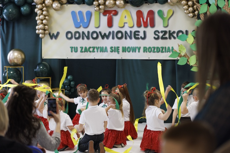 Z myślą o dziedzictwie i postępie. Zakończenie pierwszego etapu remontu Szkoły Podstawowej