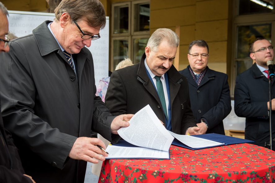 Miasto Zakopane otrzymało dworzec PKP na własność (zdjęcia)