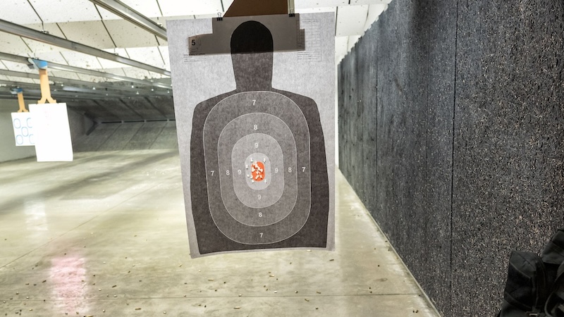 Pierwsza wizyta na strzelnicy – jak wygląda krok po kroku? <em>(art. sponsorowany)</em>