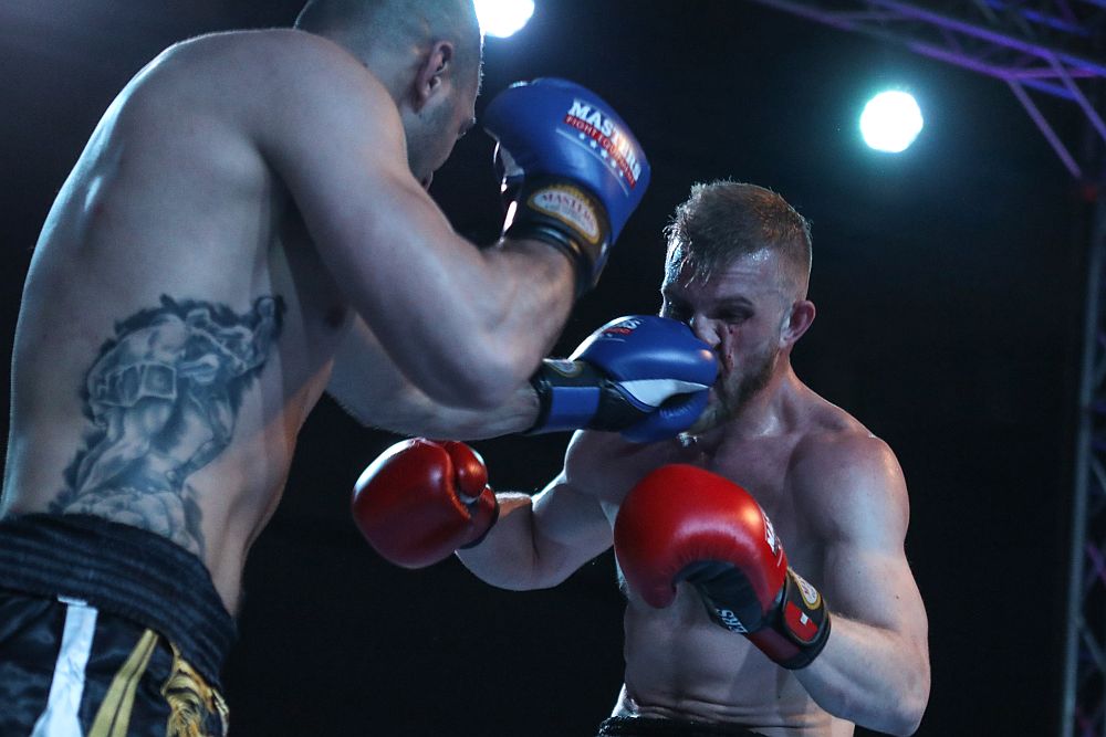 Mistrzostwa Polski Low Kick. Zwycięski wieczór dla zawodników Nowotarskiego Klubu Sportów Walki (zdjęcia)