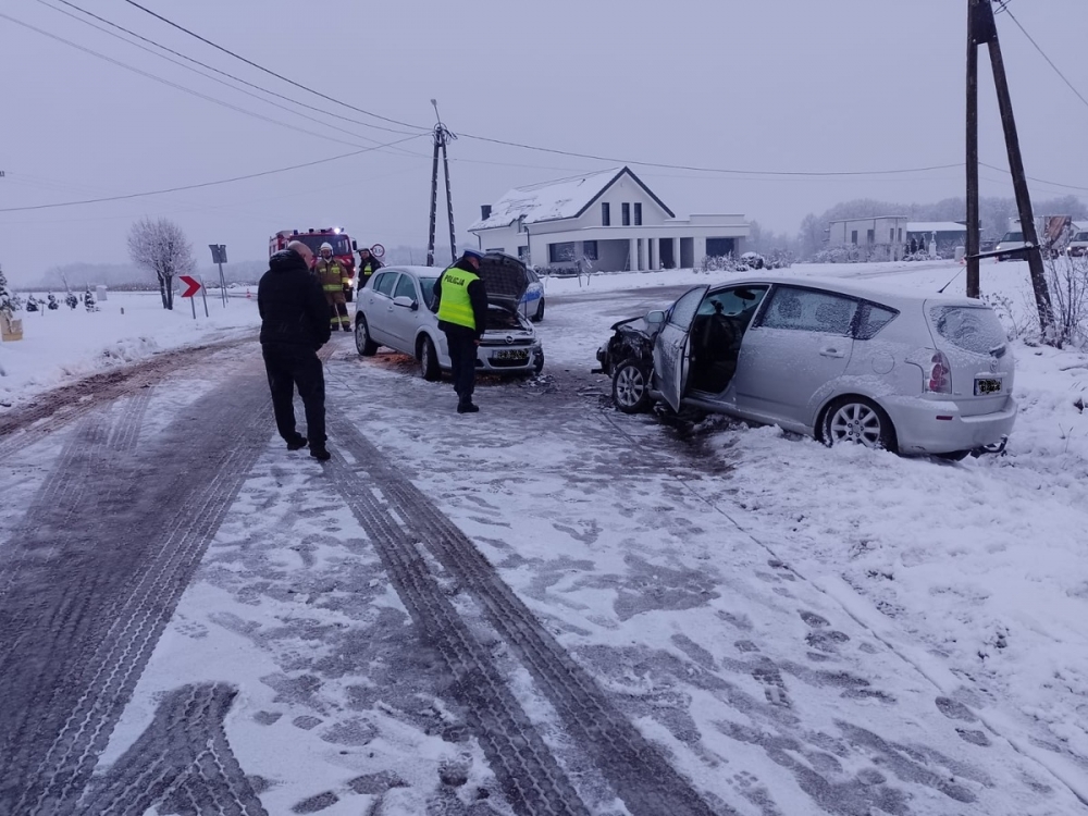 Trudne warunki na drogach. Policja apeluje o ostrożność i rozwagę