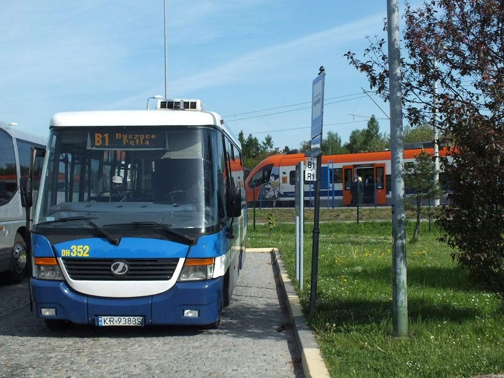 Od września dodatkowe autobusy dowiozą pasażerów do stacji SKA1